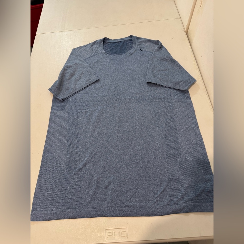 Lululemon men’s shirt size large